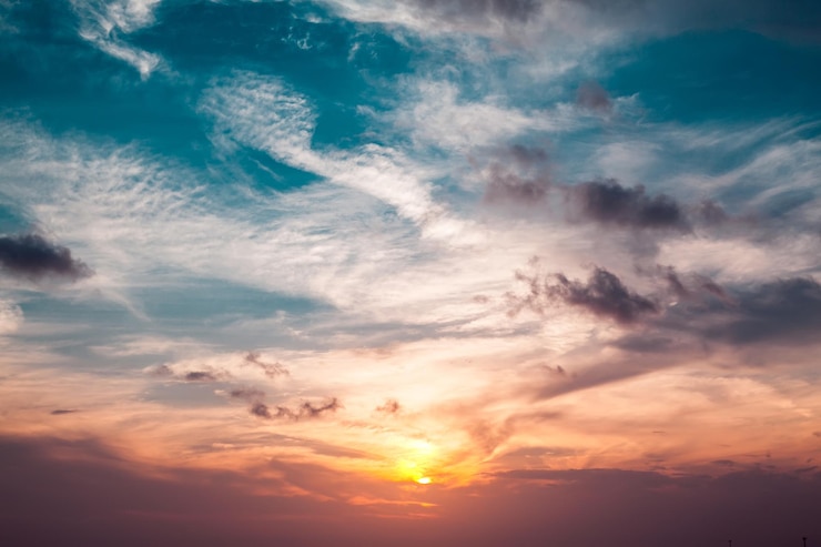 Foto grátis bela vista do céu ao pôr do sol na praia