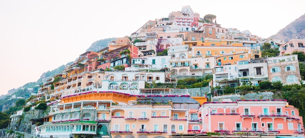 Belas cidades costeiras da itália - cênica positano na costa de amalfi