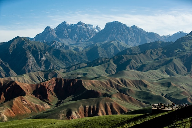 Foto grátis belas montanhas e rochas durante o dia