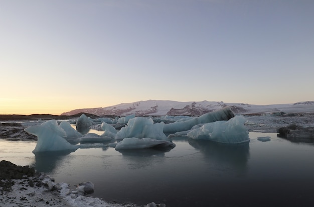 Foto grátis belas paisagens de jokulsarlon, glacier lagoon, islândia, europa durante o pôr do sol