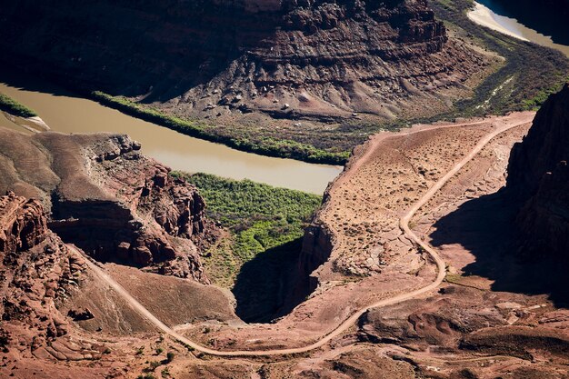 Belas paisagens de um desfiladeiro no Parque Estadual Dead Horse Point, Utah, EUA