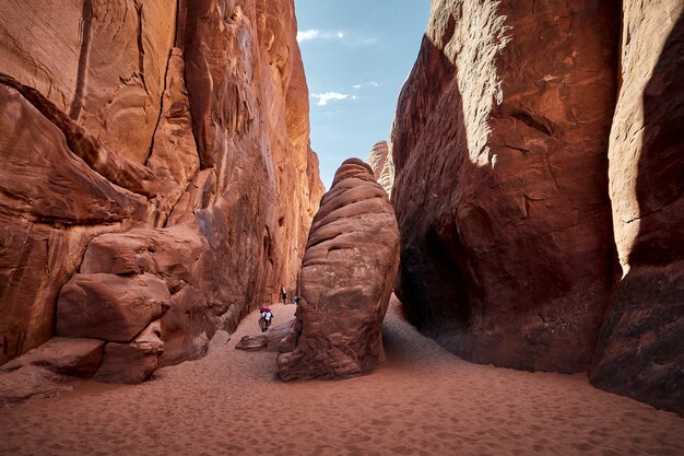 Belas paisagens de um desfiladeiro no Parque Nacional de Arches, Utah - EUA