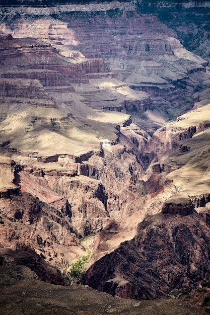 Belas paisagens de um desfiladeiro no Parque Nacional do Grand Canyon, Arizona - EUA
