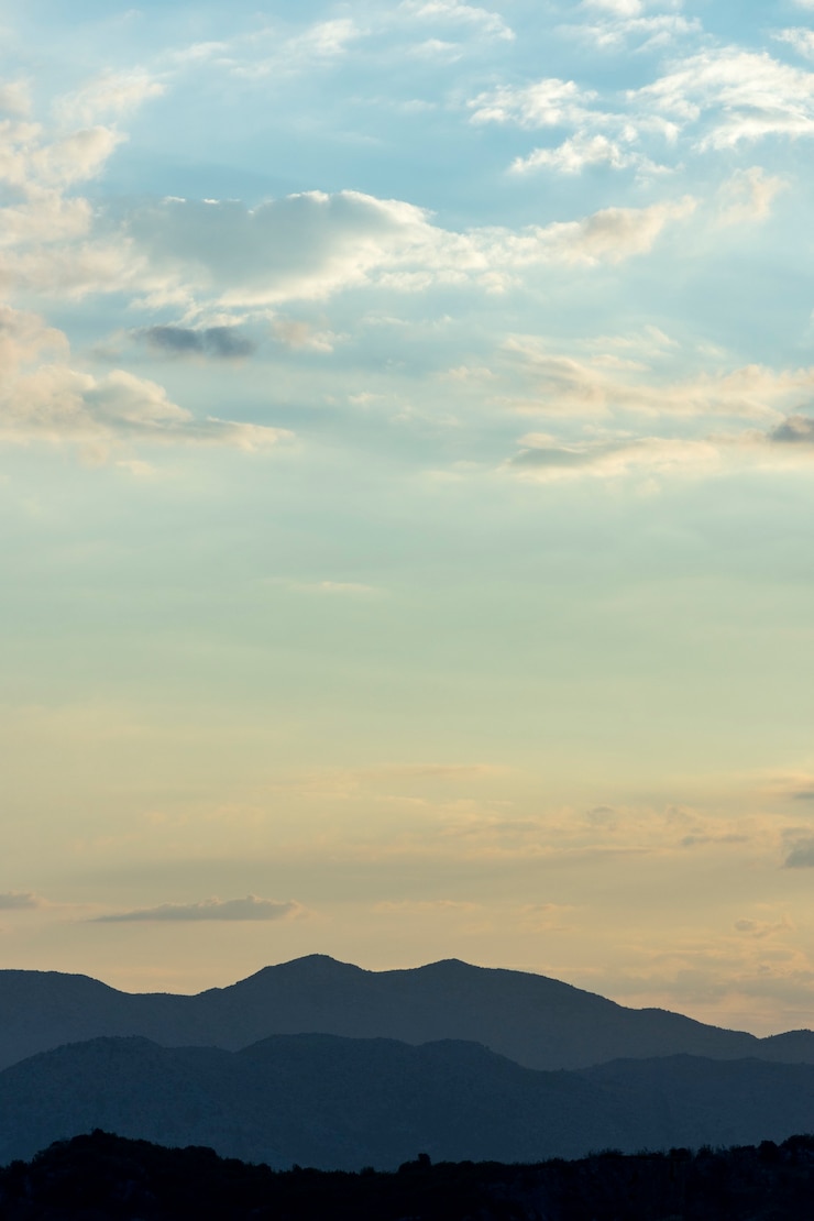 Foto grátis belas paisagens do céu durante o dia