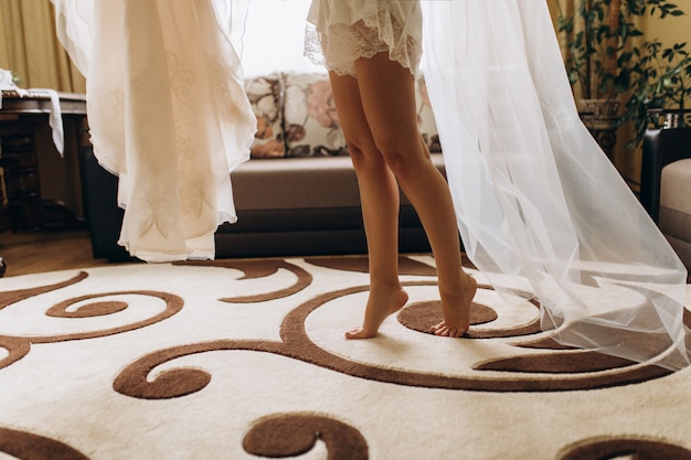 Foto grátis belas pernas de uma noiva