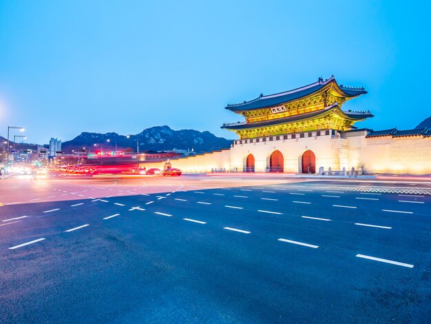Belo edifício de arquitectura do palácio gyeongbokgung