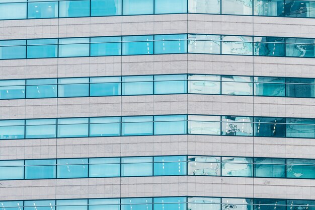 Belo edifício exterior com texturas de padrão de janela de vidro