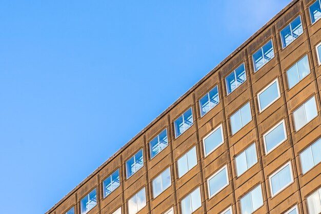 Belo escritório de arquitetura empresarial edifício com forma de janela de vidro