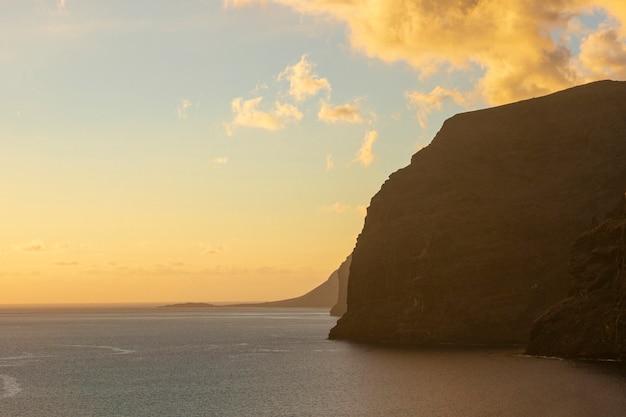 Foto grátis belo pôr do sol no litoral