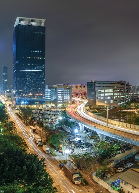 Foto grátis belos edifícios com luzes em hong kong