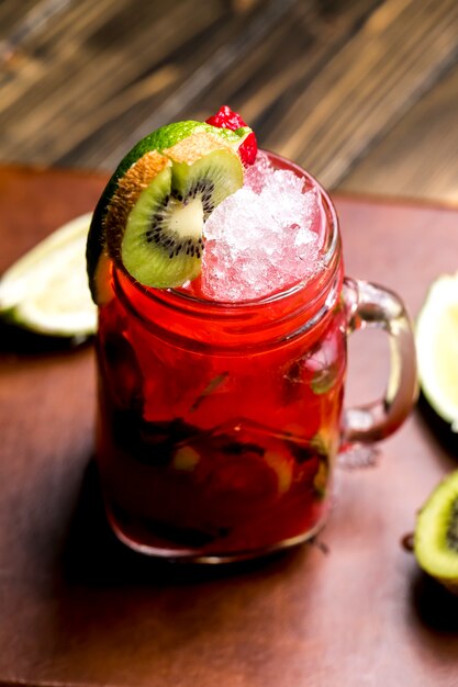 Berry mojito framboesa kiwi hortelã limão vista lateral