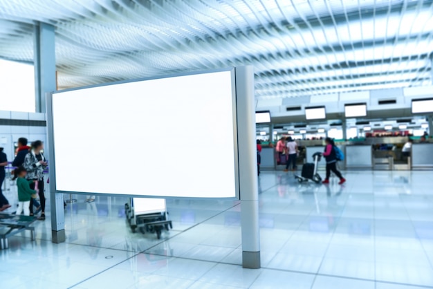 Foto grátis billboard no aeroporto