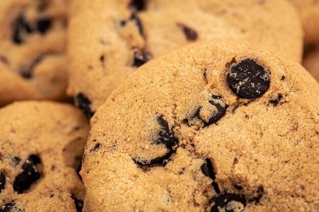 Biscoitos com pedaços de chocolate closeup fundo de comida