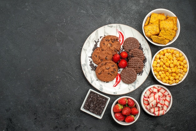 Biscoitos de choco com salgadinhos