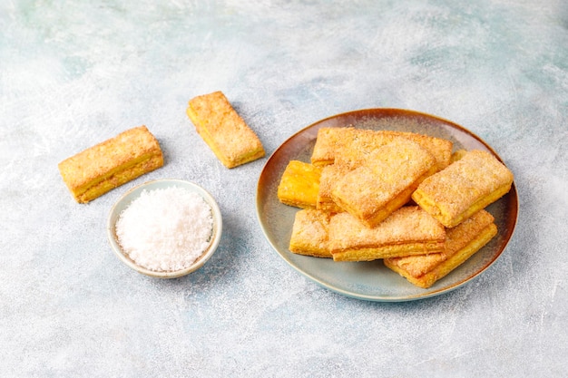 Biscoitos de coco caseiros deliciosos.