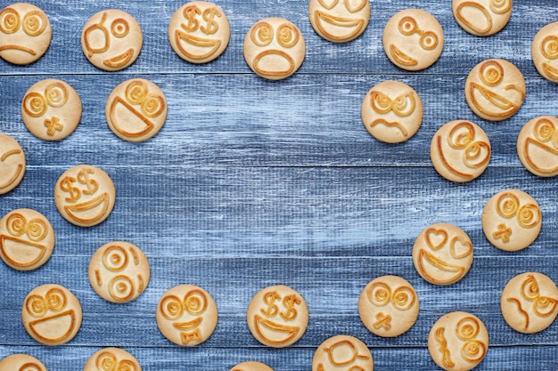 Biscoitos de emoção diferente engraçado, sorridentes e tristes cookies