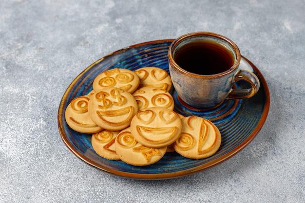 Biscoitos de emoção diferente engraçado, sorridentes e tristes cookies