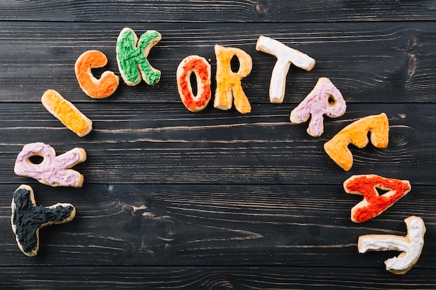 Foto grátis biscoitos de halloween na mesa