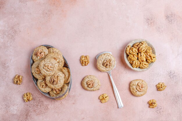 Biscoitos de noz deliciosos caseiros.