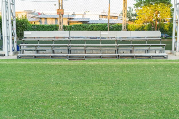 Bleacher no campo de futebol