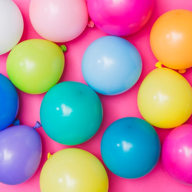 Bola de balões coloridos