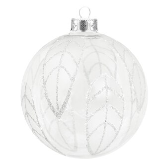 Bola de natal transparente com um padrão isolado no fundo branco