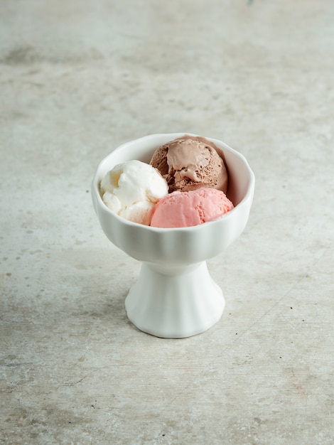 Foto grátis bolas de sorvete, servidas em copo