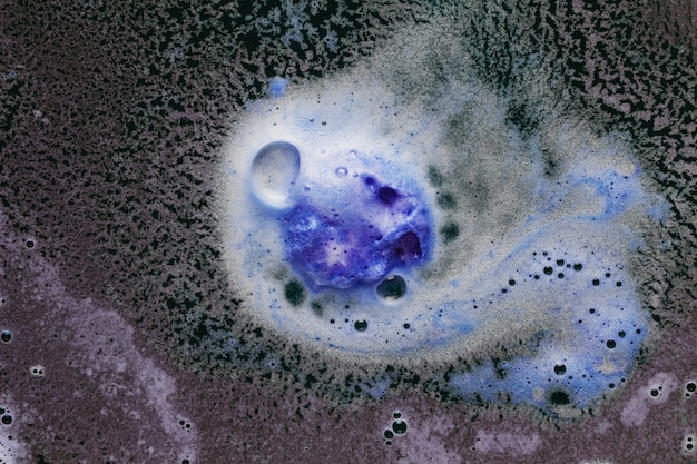 Foto grátis bolha de espuma violeta close-up