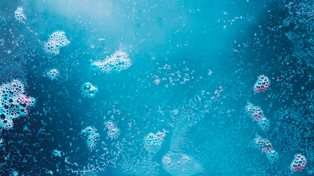 Foto grátis bolhas coloridas na água