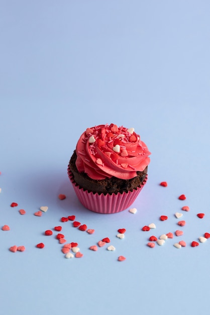 Foto grátis bolinho delicioso colorido com glacê por cima