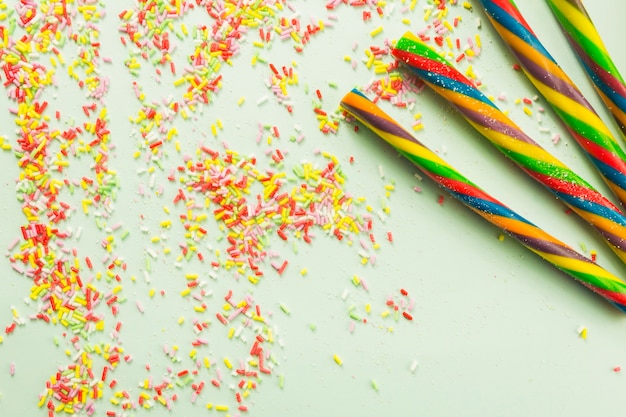 Foto grátis bolinhos de doce perto de polvilhos