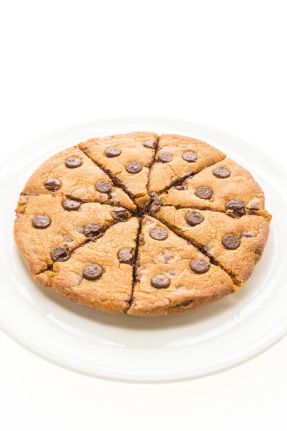 Bolo de brownies de chocolate em chapa branca