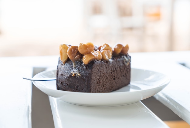 Foto grátis bolo de chocolate com macadâmia