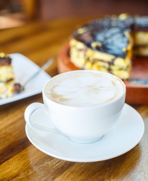 Bolo de laranja de chocolate e cappuccino