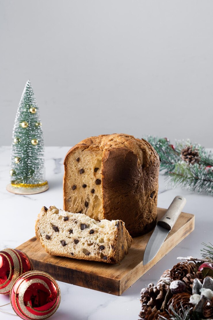 Foto grátis bolo de natal panetone em mármore branco
