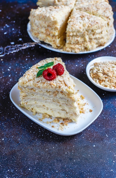 Foto grátis bolo napoleão caseiro delicioso, vista superior