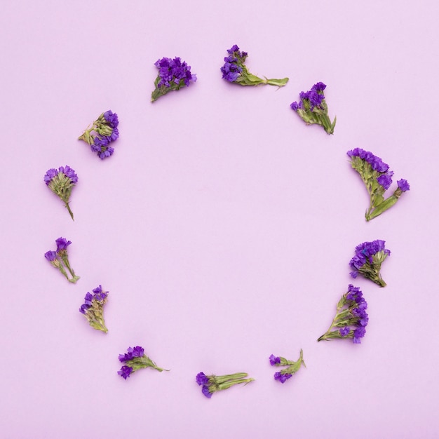 Bonito arranjo de flores com espaço de cópia