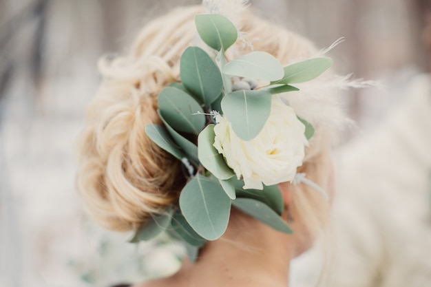 Bonito, fresco, flor, cabelo, close-up