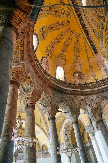 Foto grátis boveda de uma catedral