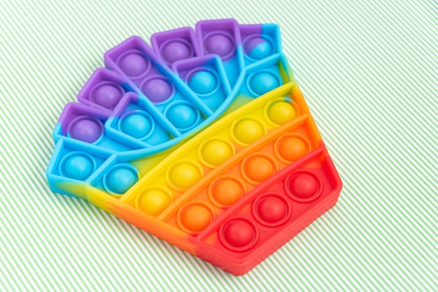 Foto grátis brinquedo colorido pop-it sobre o fundo - close up