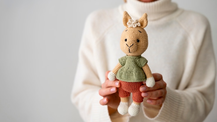 Foto grátis brinquedo de pelúcia bonito feito de crochê