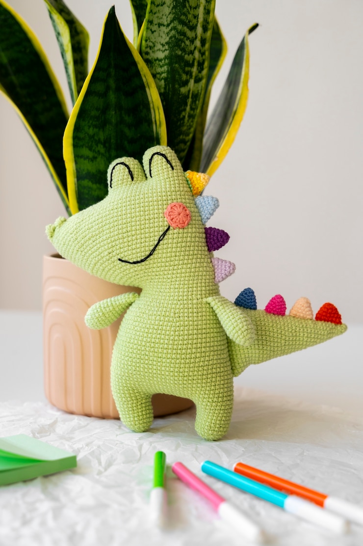 Foto grátis brinquedo de pelúcia bonito feito de crochê