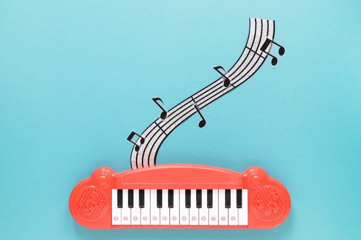 Foto grátis brinquedo de piano de vista superior com fundo azul