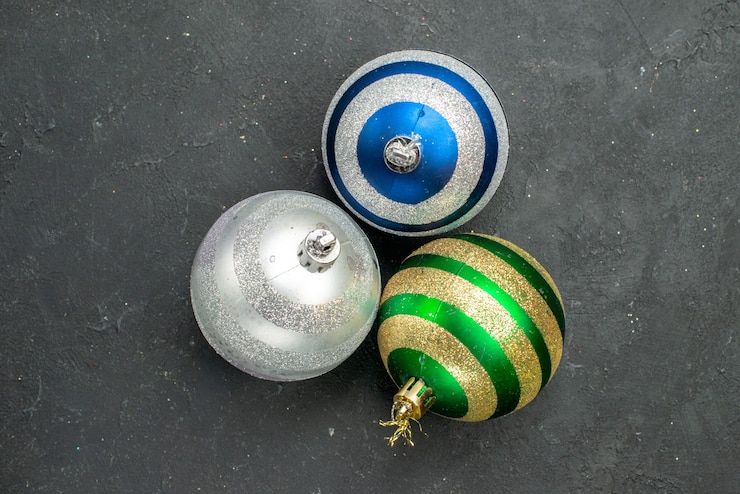 Foto grátis brinquedos para árvore de natal vista de cima