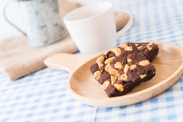 Brownies de chocolate na mesa