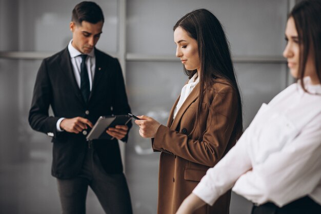 Bussiness pessoas trabalhando em equipe em um escritório