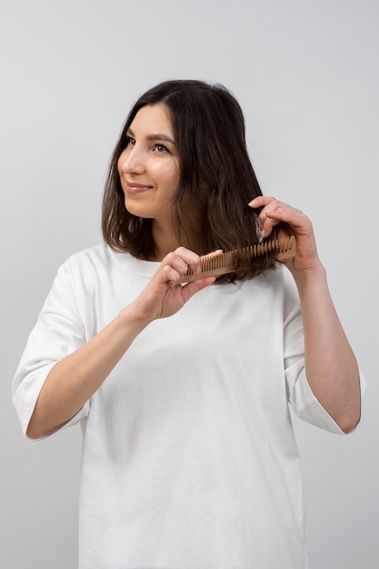 Foto grátis cabelo bonito no processo de tratamento de queratina