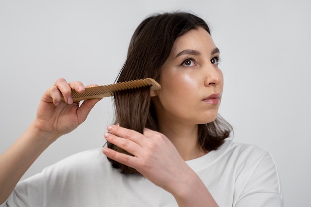 Foto grátis cabelo bonito no processo de tratamento de queratina