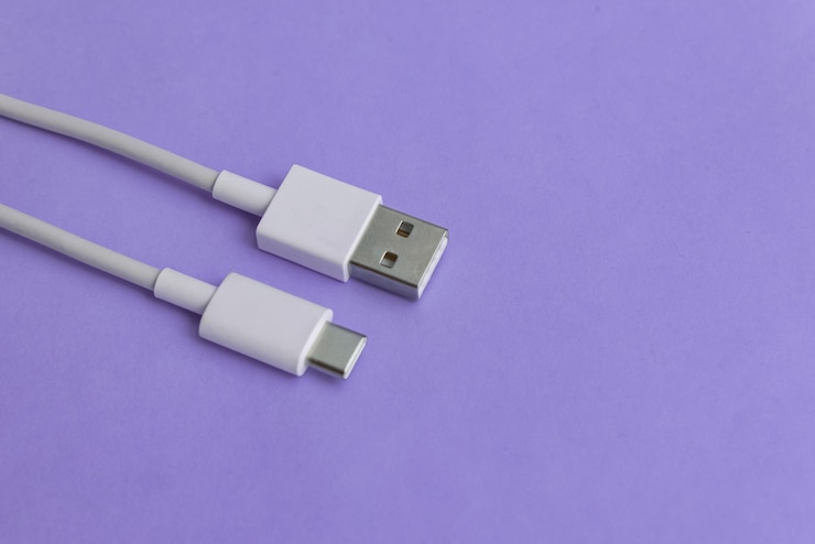 Foto grátis cabo usb tipo c sobre fundo azul