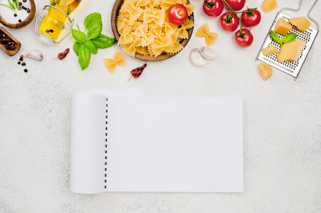 Caderno e ingredientes alimentares italianos